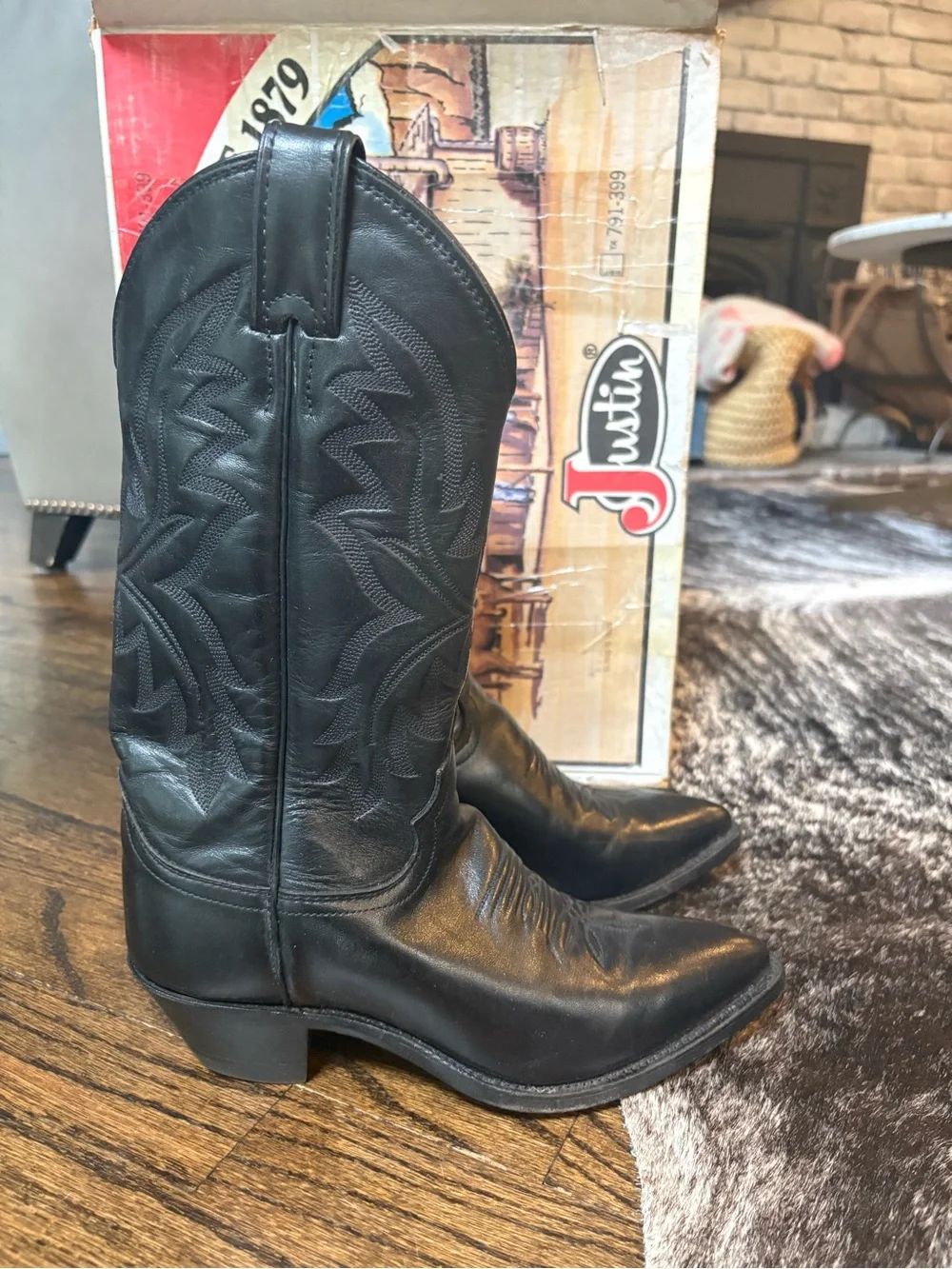 Vintage Justin Cowboy Boots with Box